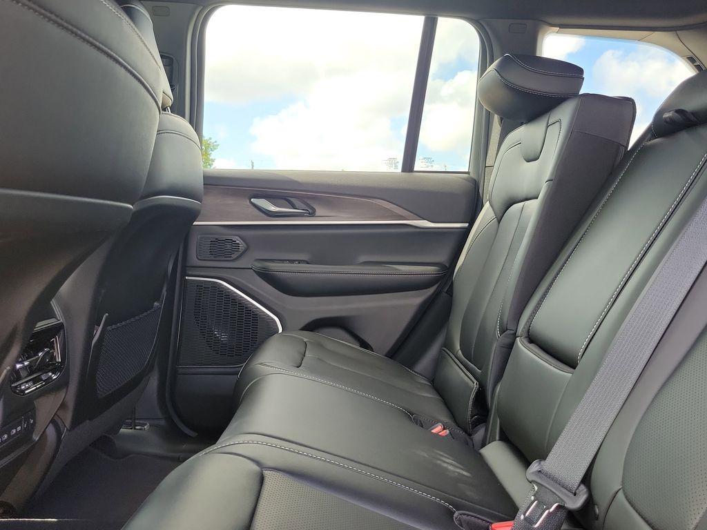 new 2026 Jeep Grand Cherokee car, priced at $46,181