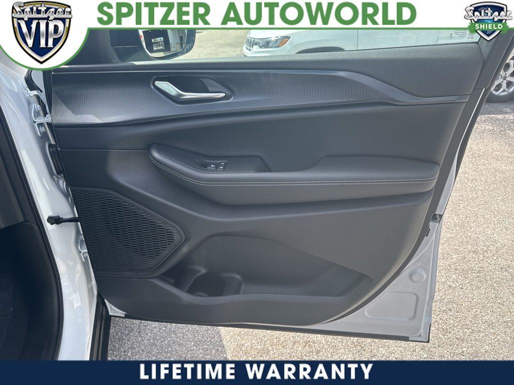 new 2025 Jeep Grand Cherokee car, priced at $29,179