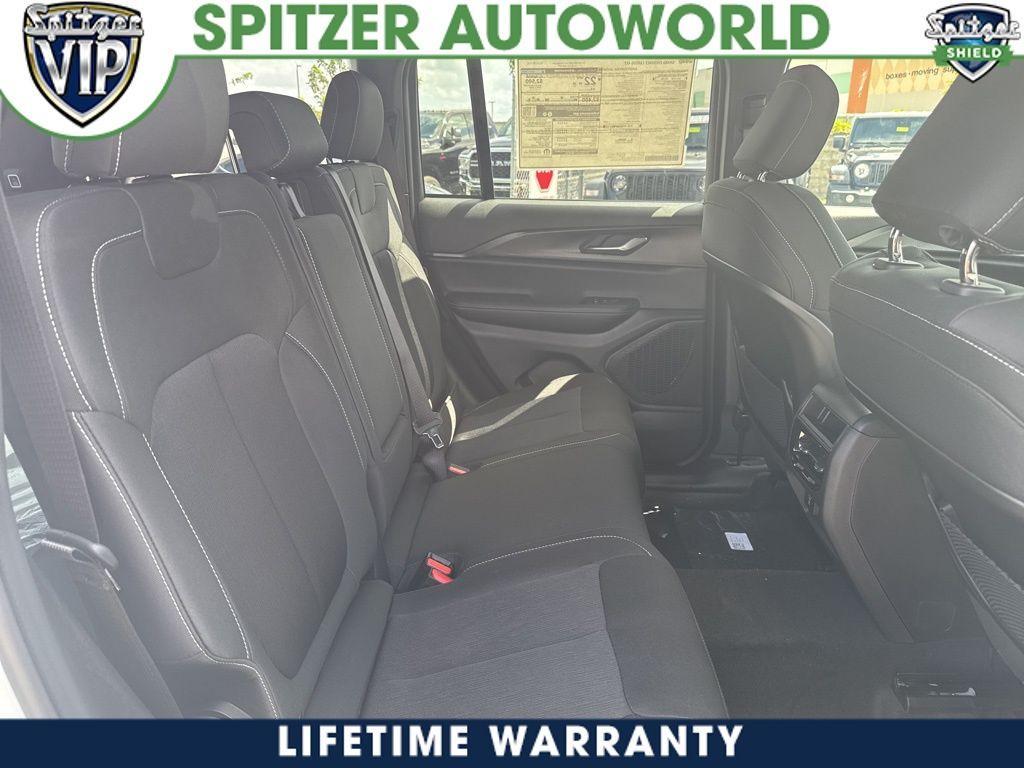 new 2025 Jeep Grand Cherokee car, priced at $29,179