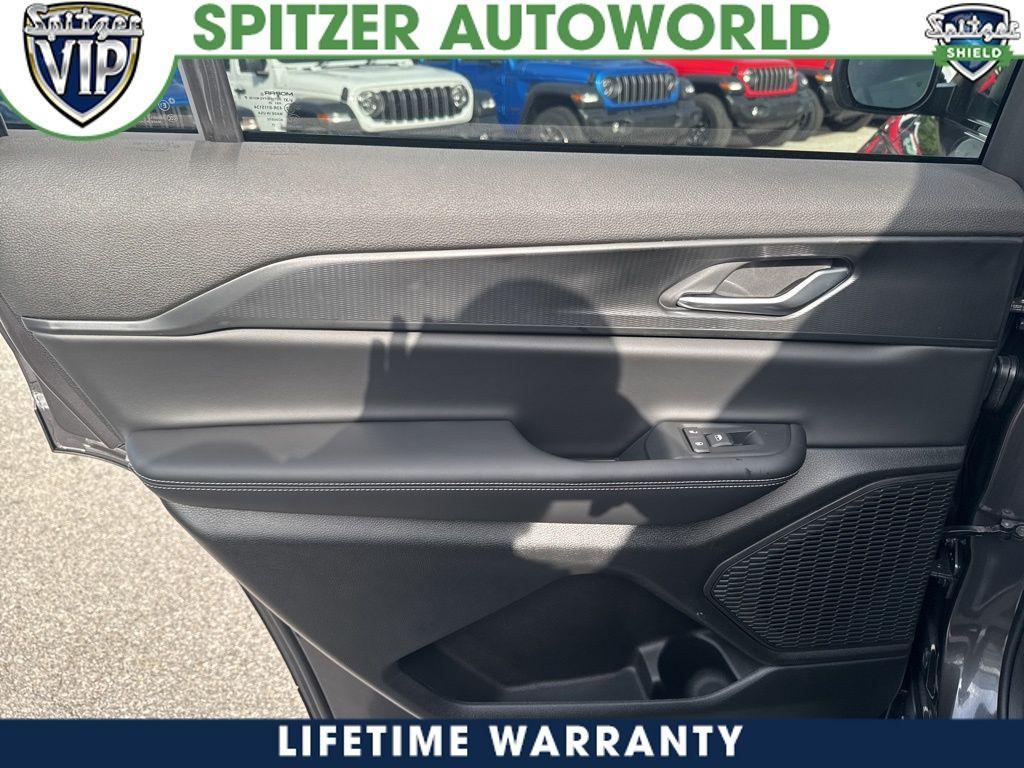 new 2025 Jeep Grand Cherokee L car, priced at $35,995