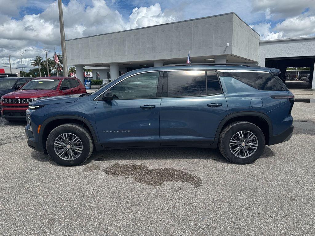 used 2025 Chevrolet Traverse car, priced at $29,997