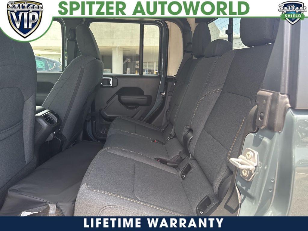 new 2025 Jeep Gladiator car, priced at $43,289