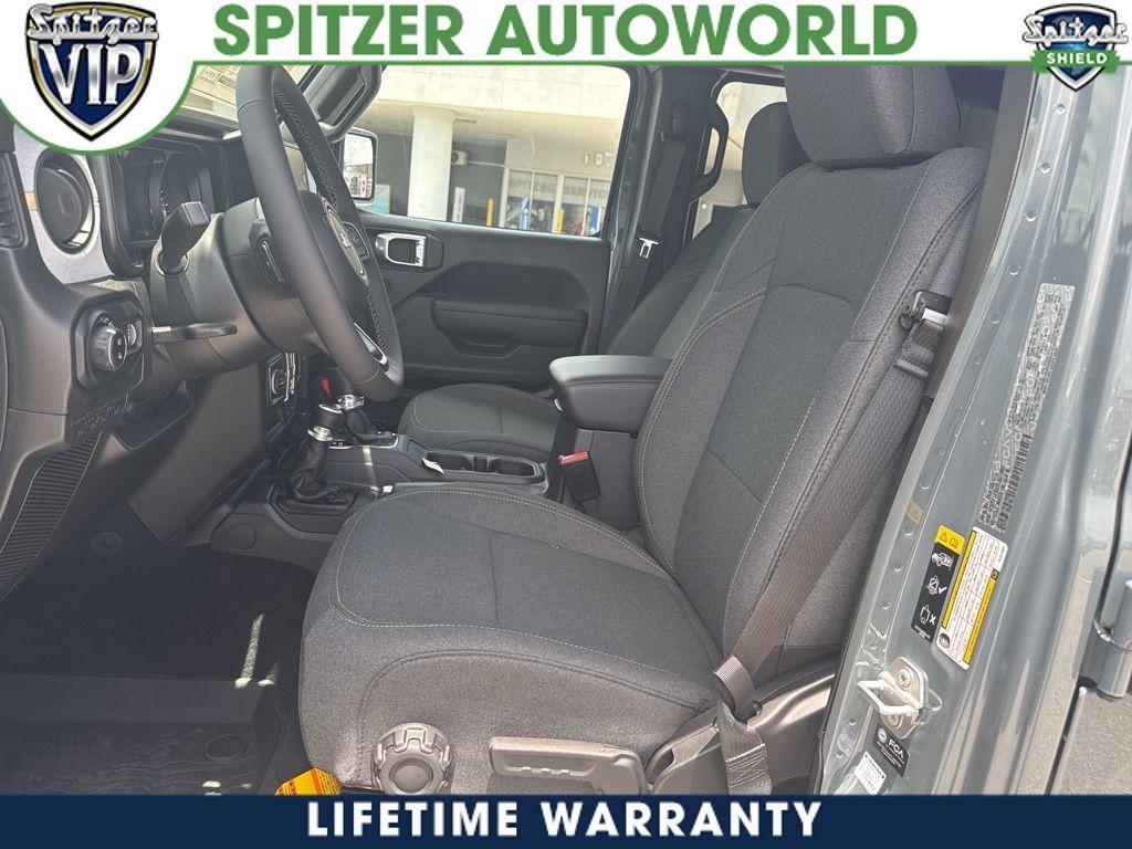 new 2025 Jeep Gladiator car, priced at $43,289