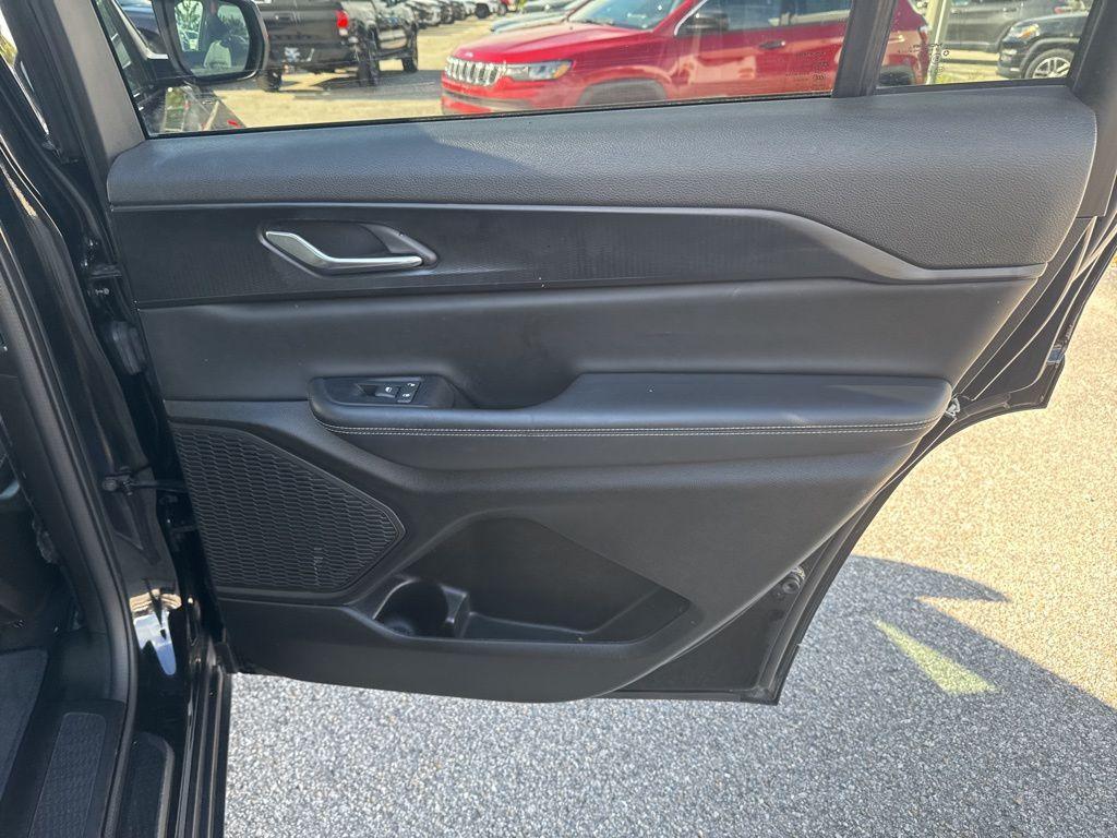 used 2024 Jeep Grand Cherokee L car, priced at $25,938