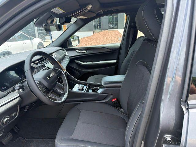 used 2025 Jeep Grand Cherokee car, priced at $32,393