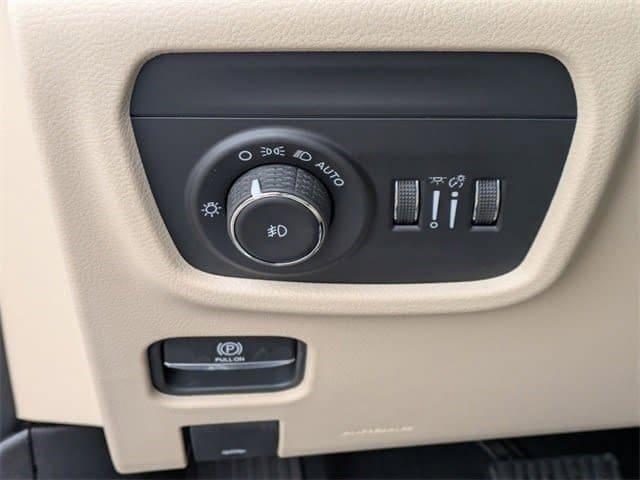 new 2026 Jeep Grand Cherokee car, priced at $47,062