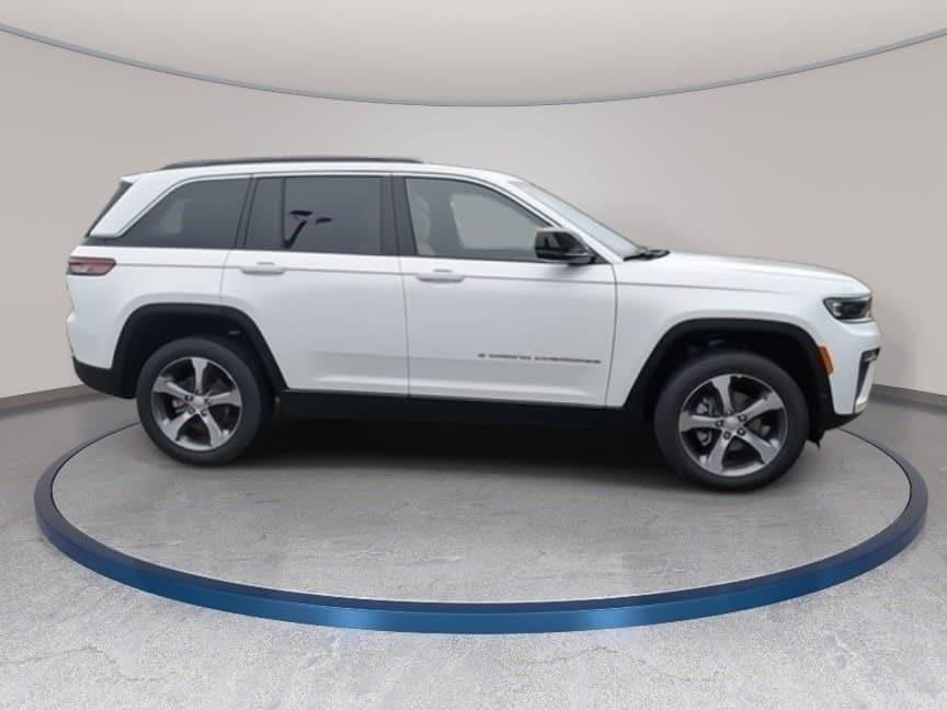 new 2026 Jeep Grand Cherokee car, priced at $47,062