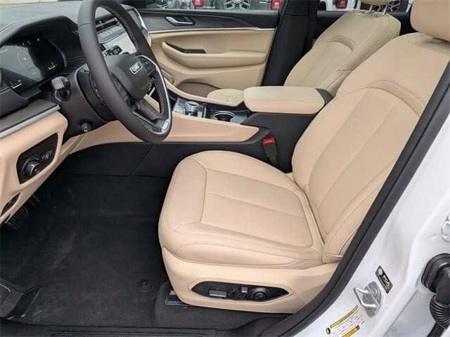 new 2026 Jeep Grand Cherokee car, priced at $47,062