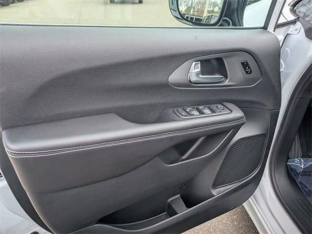 new 2026 Chrysler Pacifica car, priced at $39,682