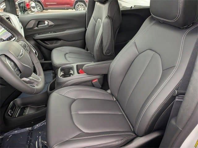 new 2026 Chrysler Pacifica car, priced at $39,682