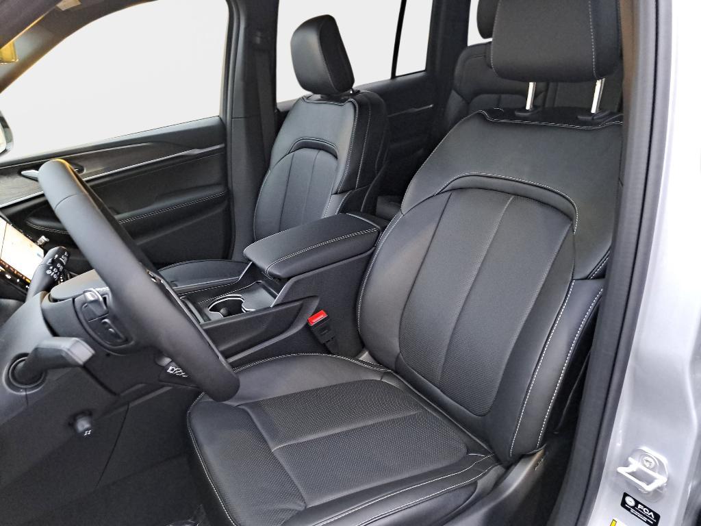 new 2026 Jeep Grand Cherokee car, priced at $53,805