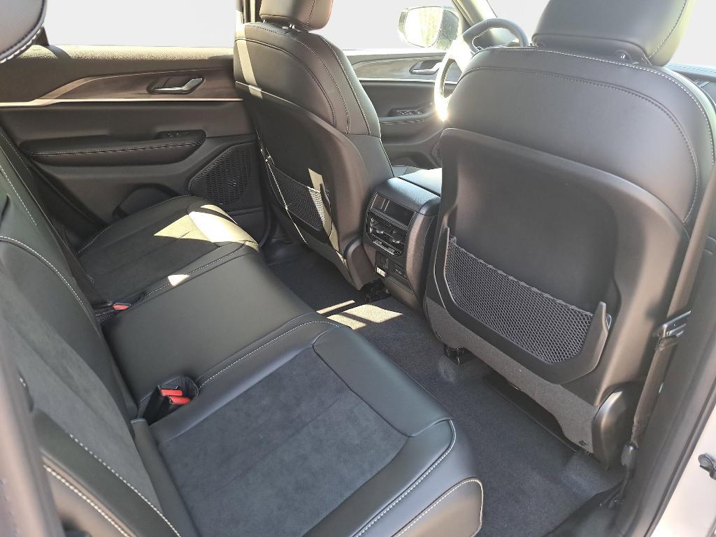 new 2026 Jeep Grand Cherokee car, priced at $44,078