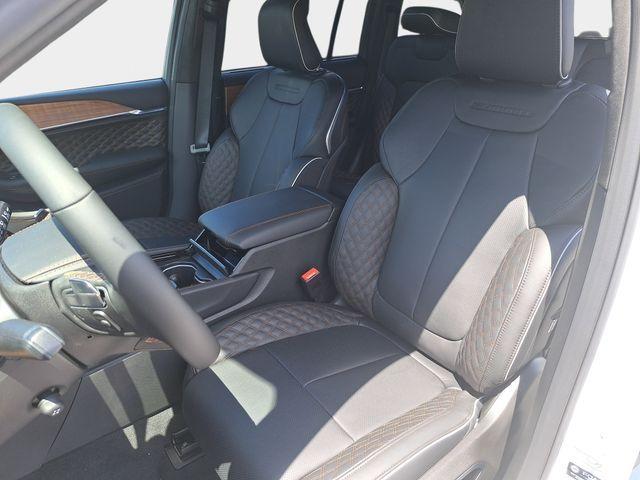 new 2026 Jeep Grand Cherokee car, priced at $59,220