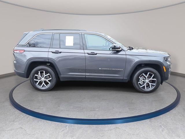 used 2025 Jeep Grand Cherokee car, priced at $40,393