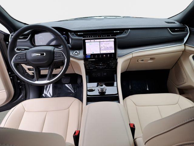 used 2025 Jeep Grand Cherokee car, priced at $40,393