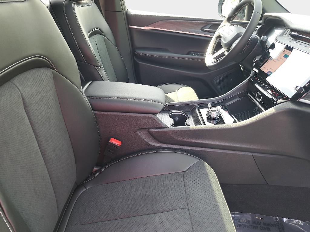 new 2026 Jeep Grand Cherokee car, priced at $42,694