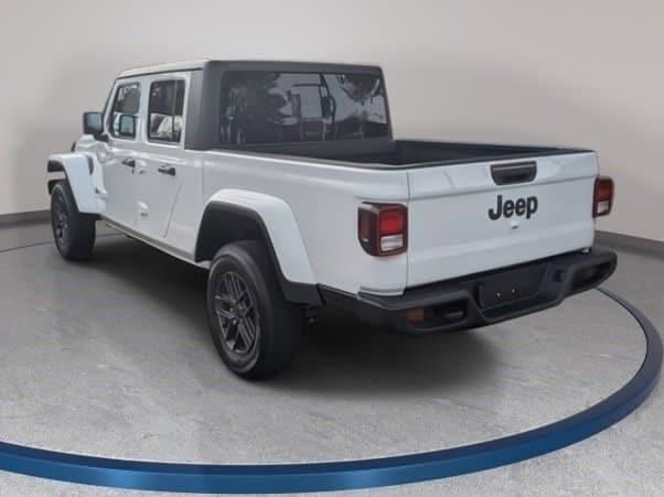 new 2026 Jeep Gladiator car, priced at $43,359