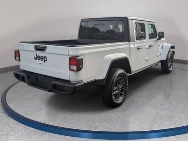 new 2026 Jeep Gladiator car, priced at $43,359