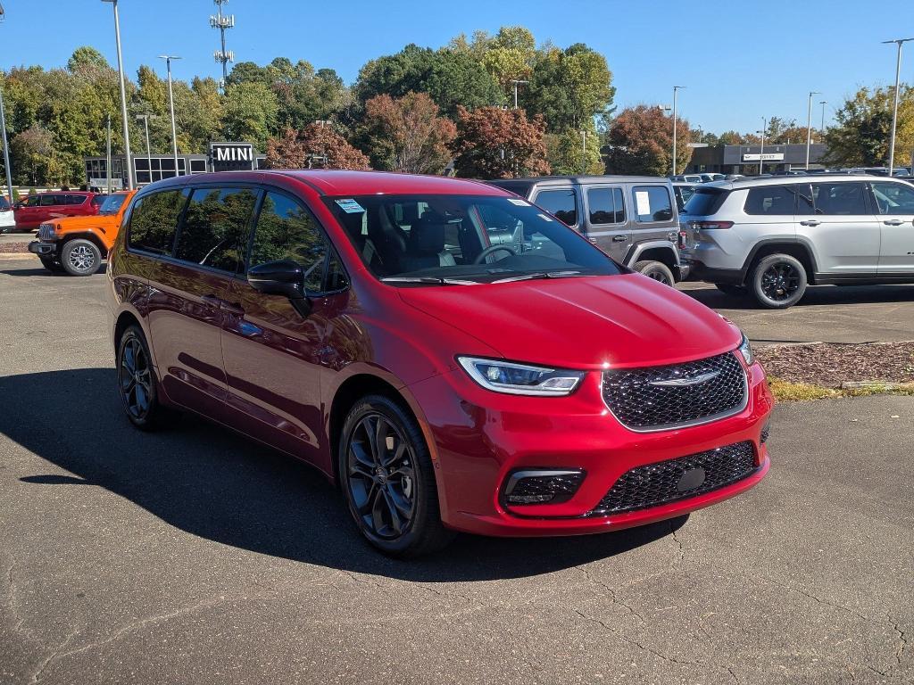 new 2026 Chrysler Pacifica car, priced at $47,785