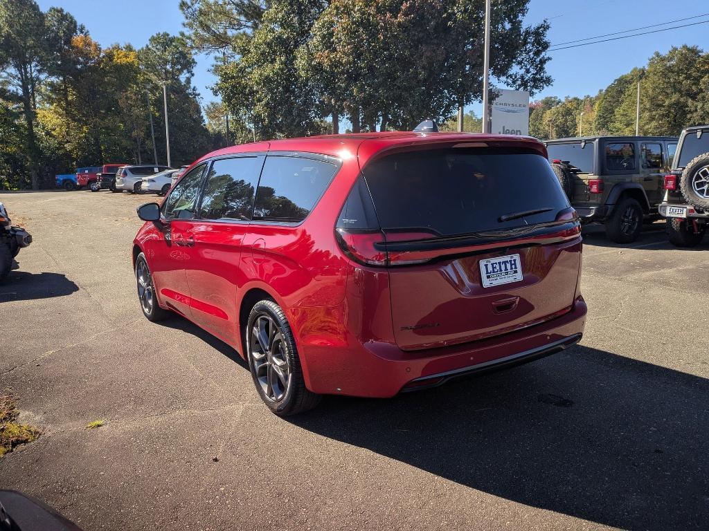 new 2026 Chrysler Pacifica car, priced at $47,785