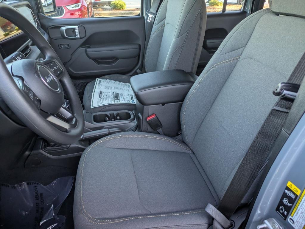 new 2026 Jeep Wrangler car, priced at $43,585