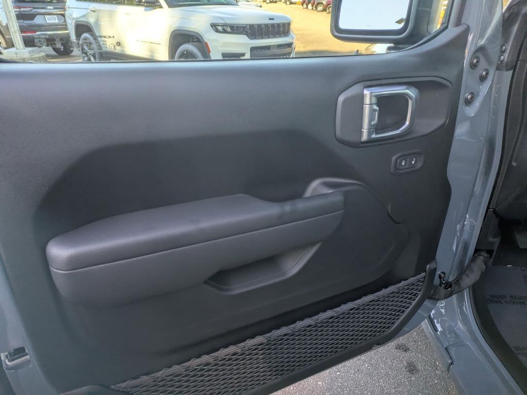 new 2026 Jeep Wrangler car, priced at $43,585