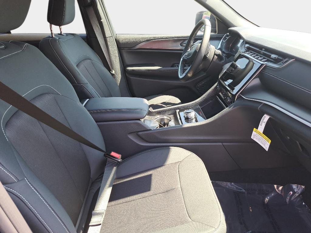 new 2026 Jeep Grand Cherokee car, priced at $41,076