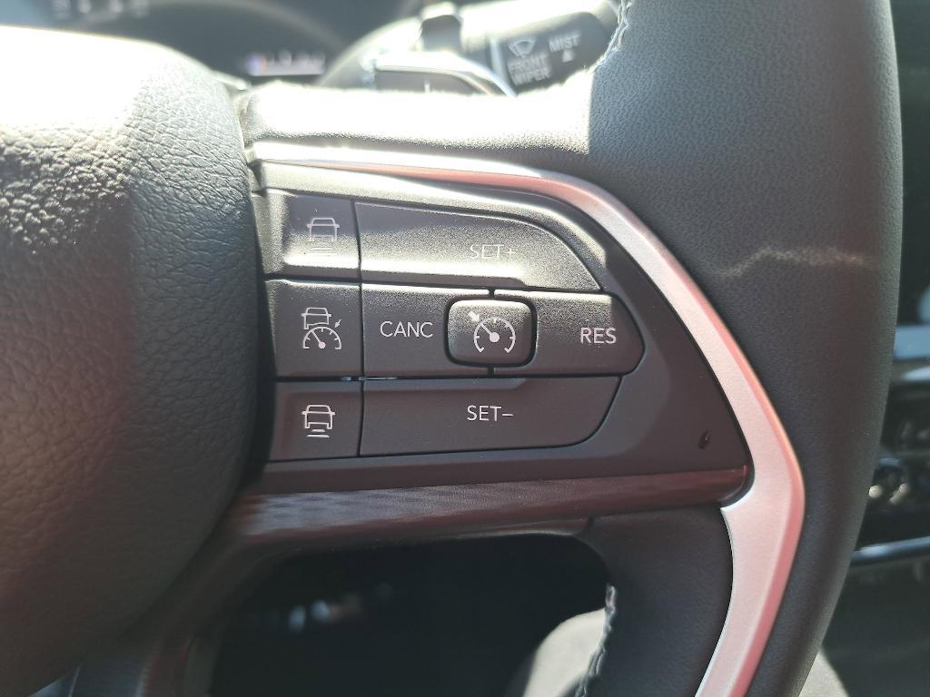 new 2026 Jeep Grand Cherokee car, priced at $41,076
