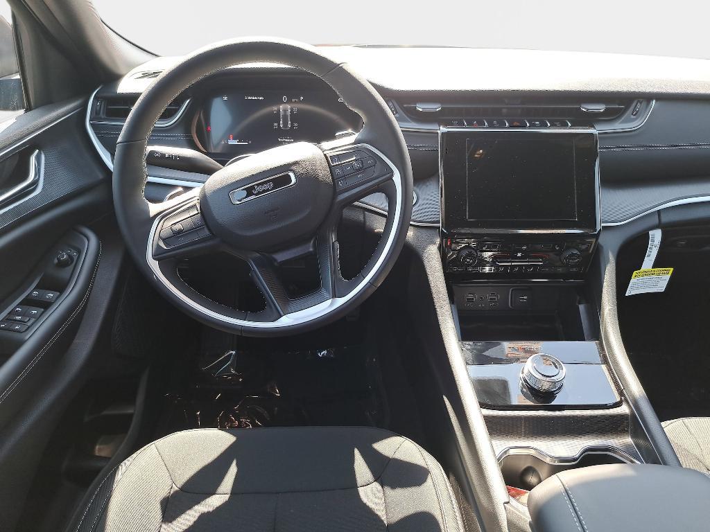 new 2026 Jeep Grand Cherokee car, priced at $41,076