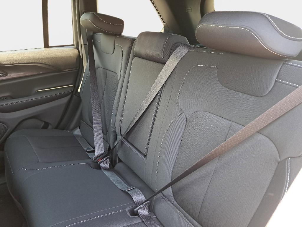 new 2026 Jeep Grand Cherokee car, priced at $41,076