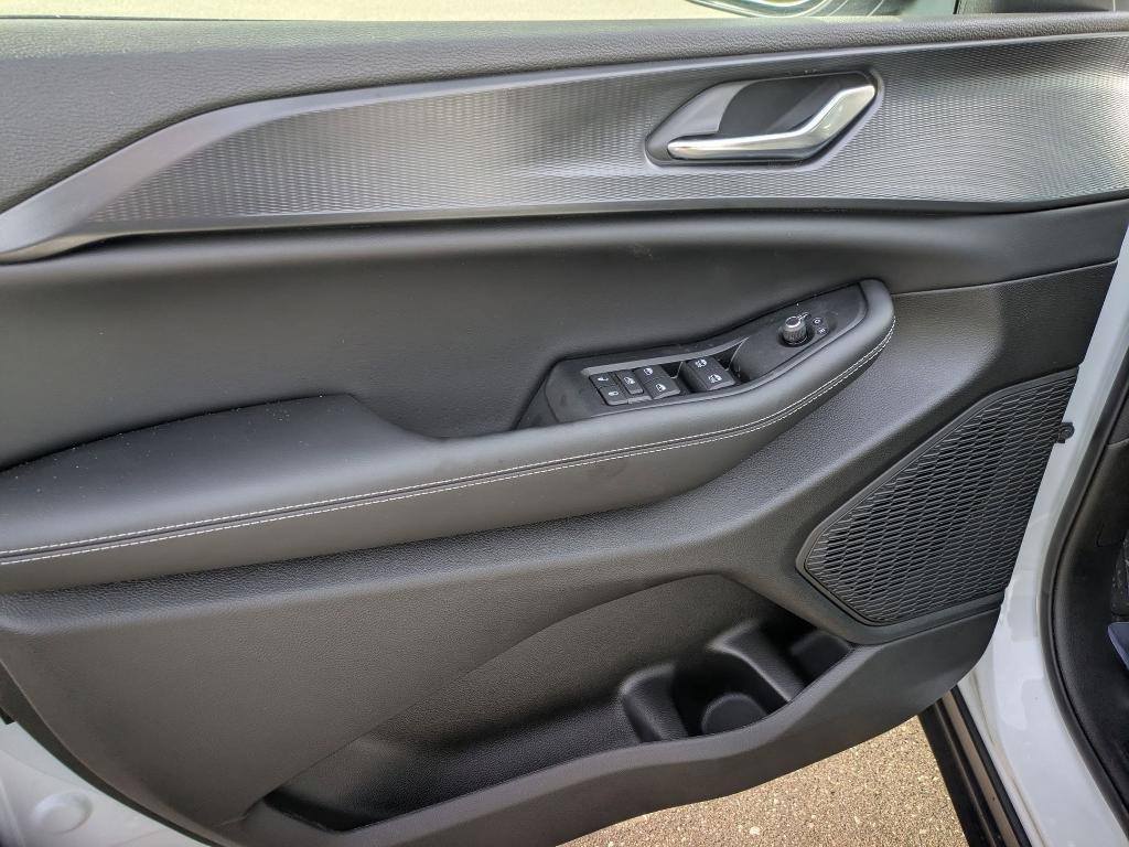 new 2025 Jeep Grand Cherokee car, priced at $40,380