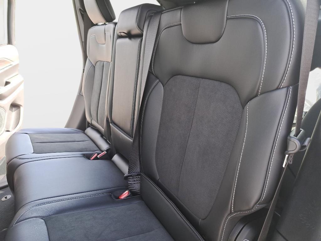 new 2026 Jeep Grand Cherokee car, priced at $43,560