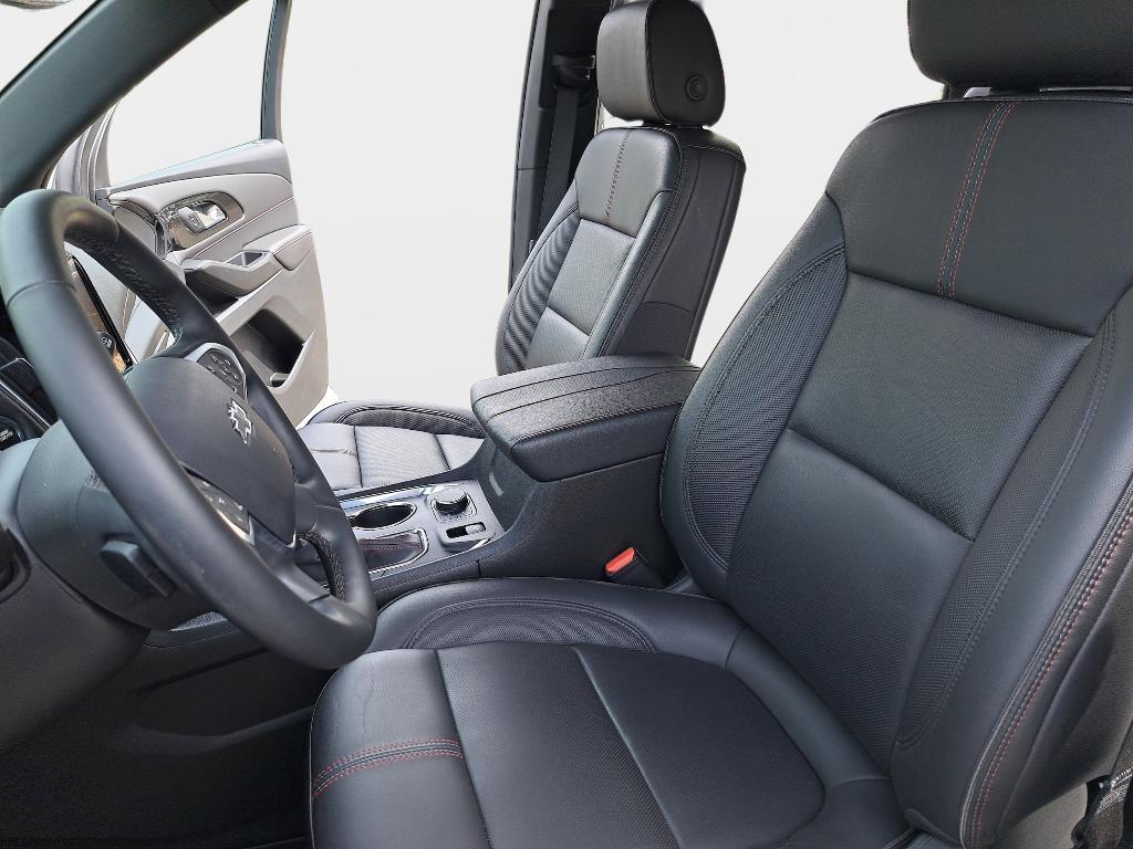 used 2023 Chevrolet Traverse car, priced at $30,695