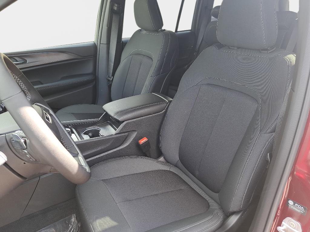 new 2026 Jeep Grand Cherokee car, priced at $37,797