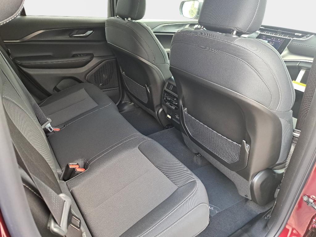 new 2026 Jeep Grand Cherokee car, priced at $37,797