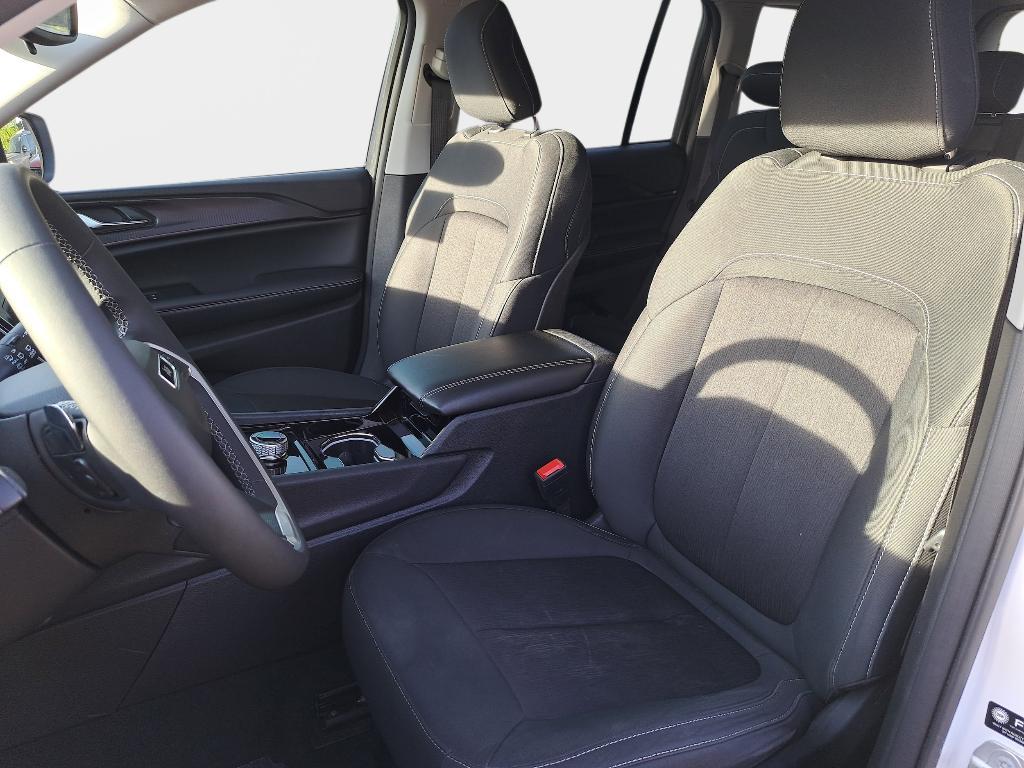 used 2023 Jeep Grand Cherokee car, priced at $28,097