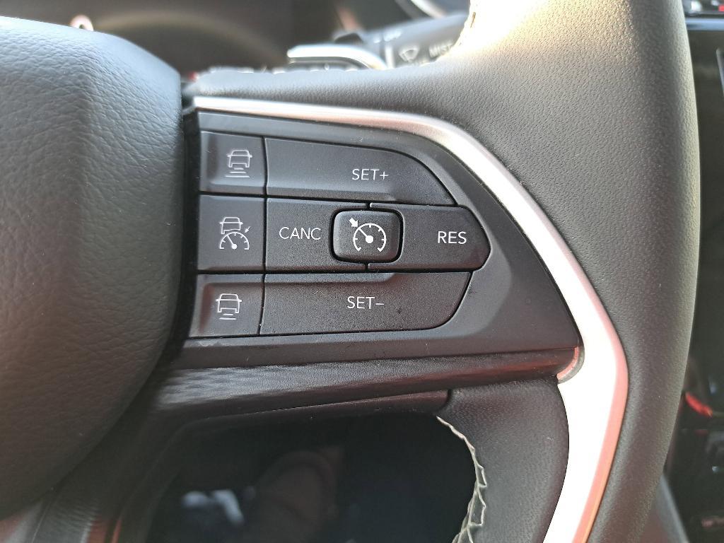 used 2023 Jeep Grand Cherokee car, priced at $28,097