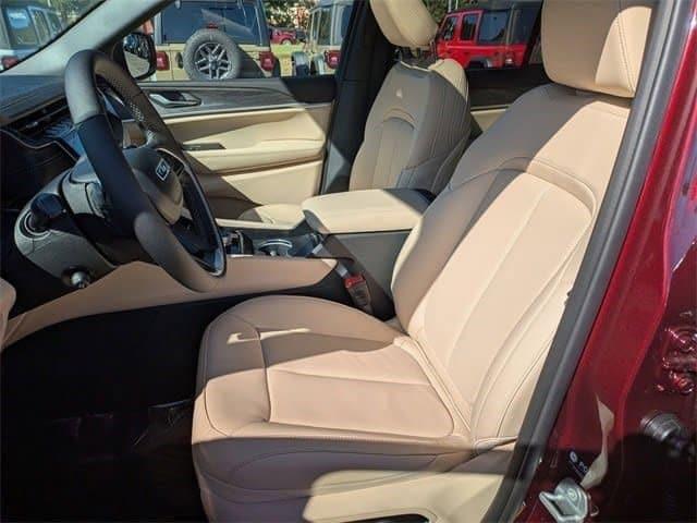new 2025 Jeep Grand Cherokee car, priced at $43,822