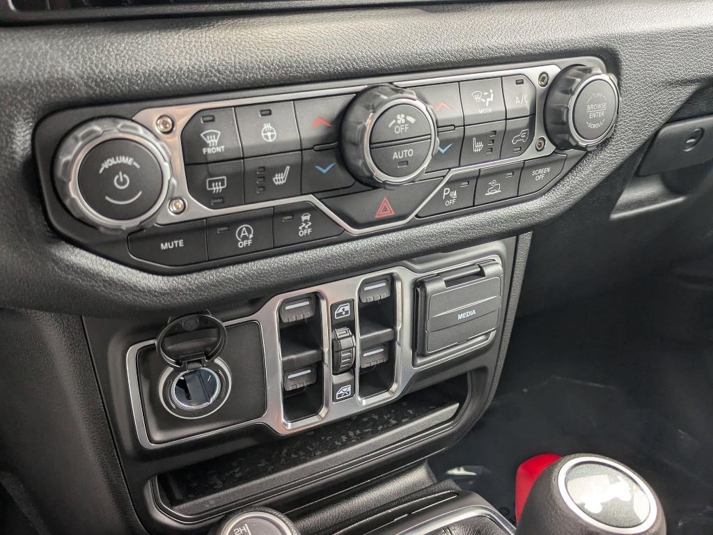 new 2025 Jeep Wrangler car, priced at $48,550