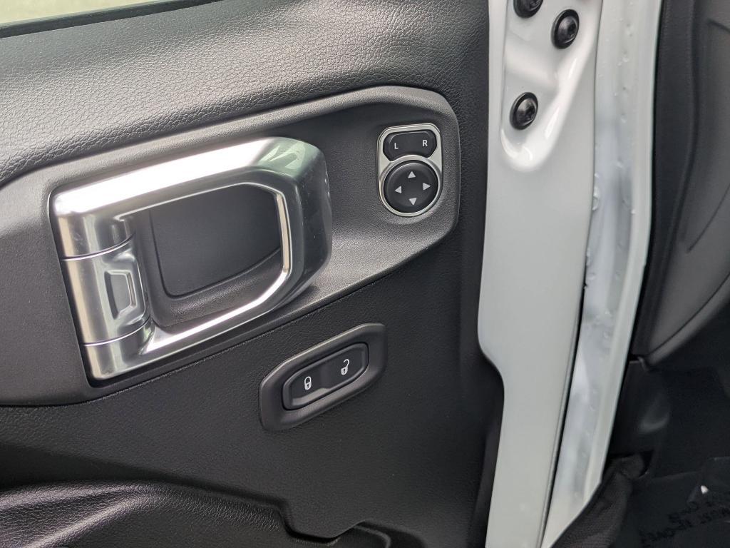 new 2025 Jeep Wrangler car, priced at $48,550