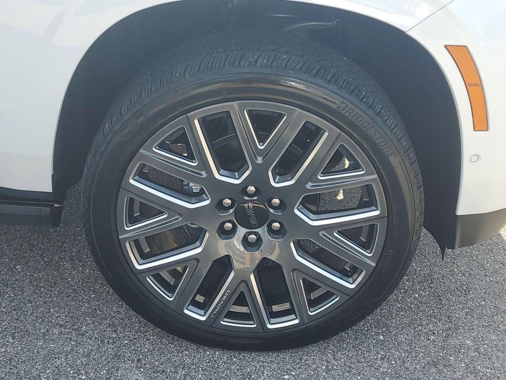 used 2025 GMC Yukon XL car, priced at $95,999