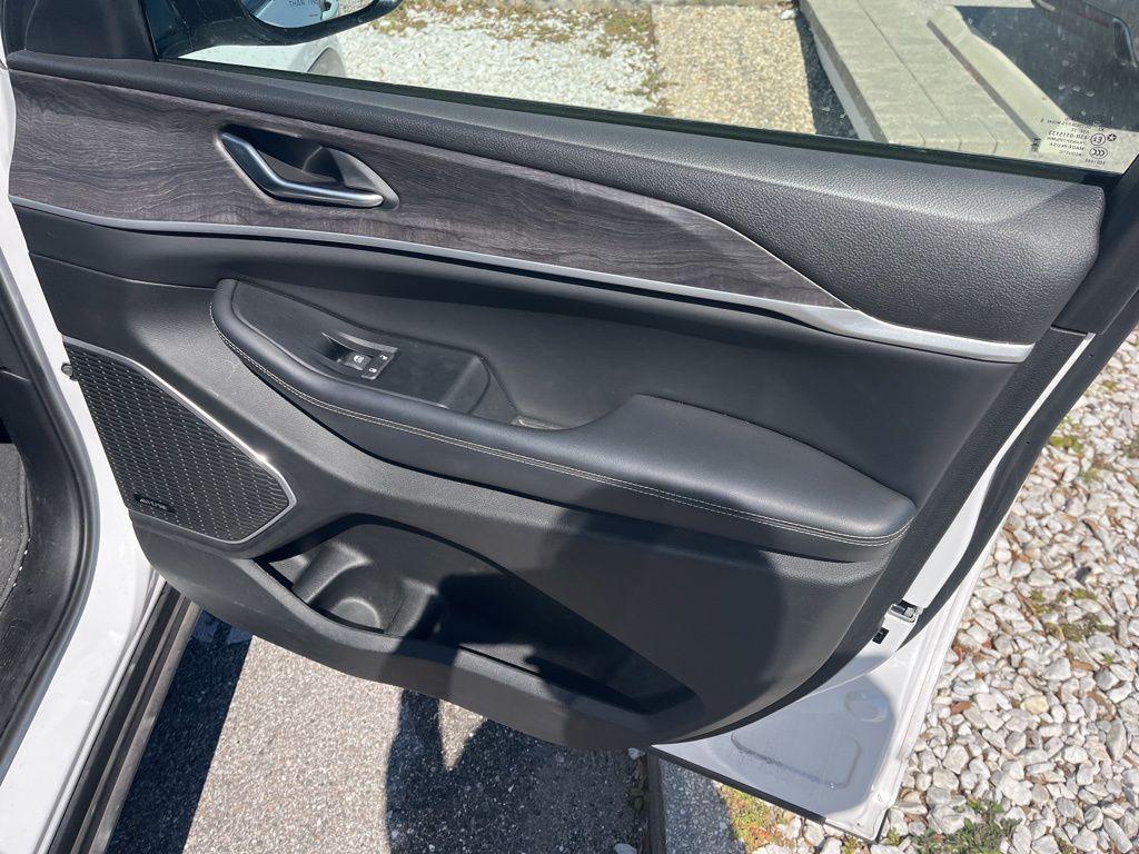 used 2023 Jeep Grand Cherokee car, priced at $29,599