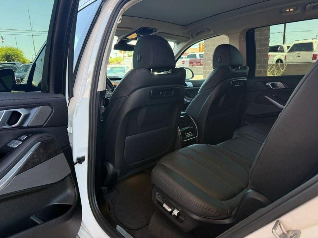 BMW X7 view 44