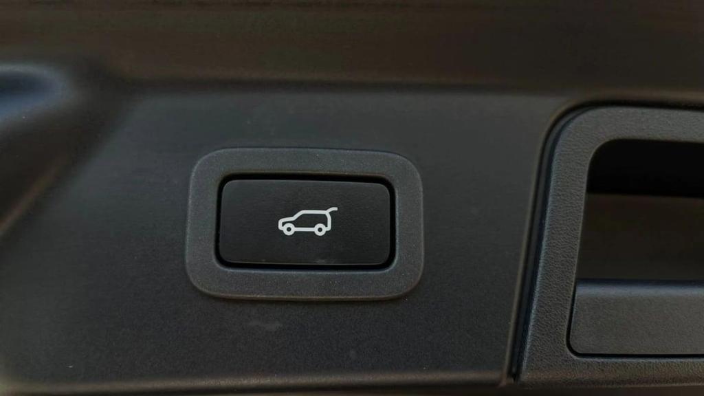 used 2019 Land Rover Range Rover Velar car, priced at $18,990