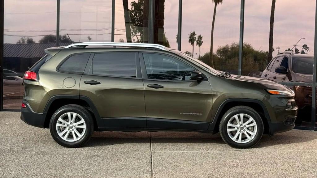 used 2015 Jeep Cherokee car, priced at $8,990