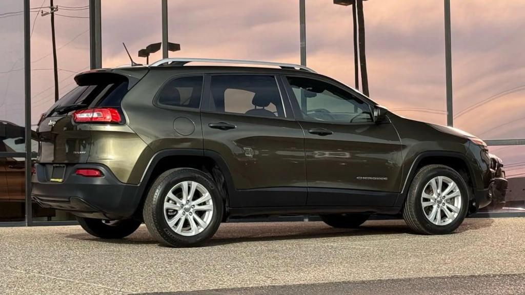 used 2015 Jeep Cherokee car, priced at $8,990