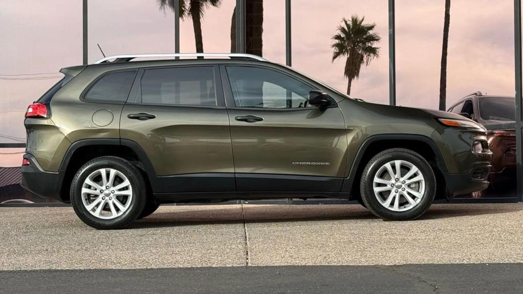 used 2015 Jeep Cherokee car, priced at $8,990