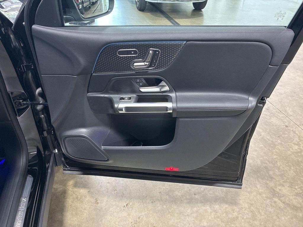 new 2025 Mercedes-Benz GLB 250 car, priced at $51,695