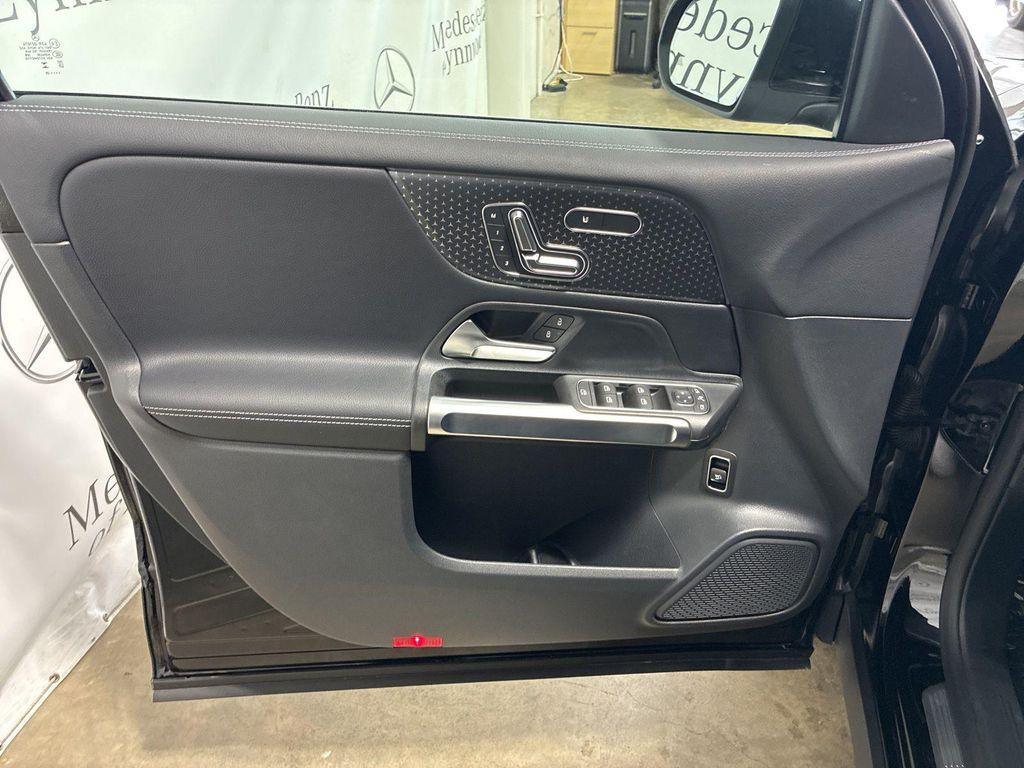 new 2025 Mercedes-Benz GLB 250 car, priced at $51,695