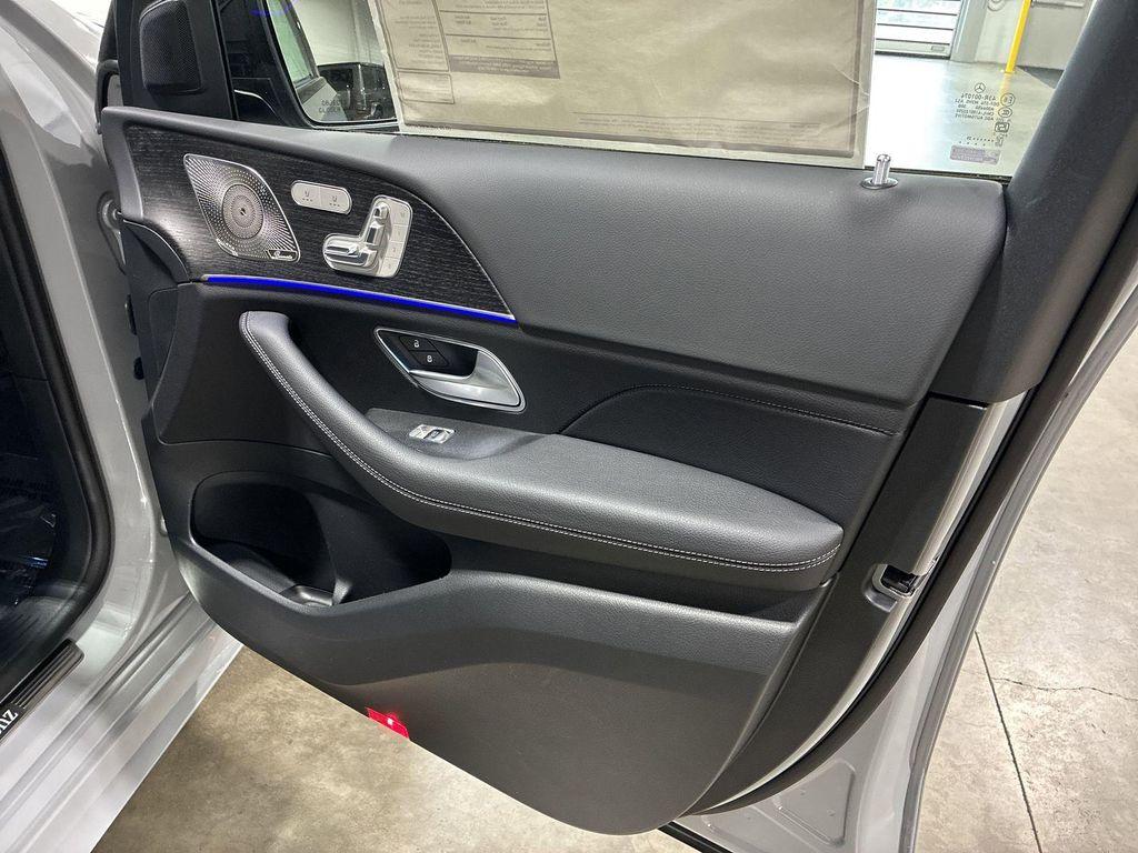 new 2025 Mercedes-Benz GLE 450 car, priced at $87,560